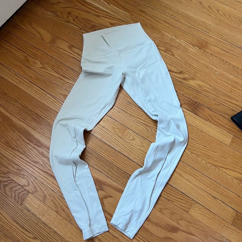Like new High-Waisted Cream white lulu lemon Leggings